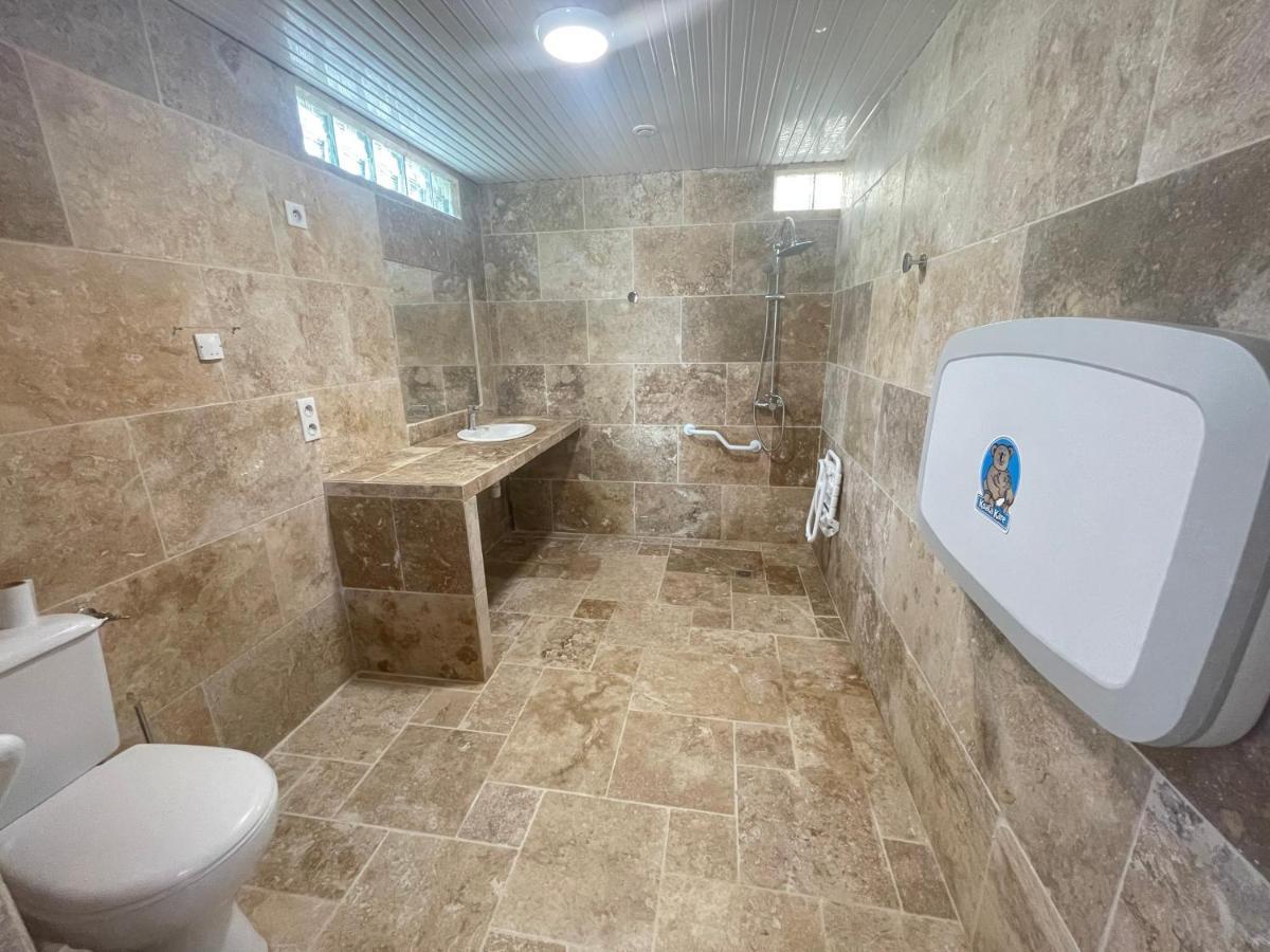 Camping Le Pressoir Petit-Palais-et-Cornemps Ngoại thất bức ảnh