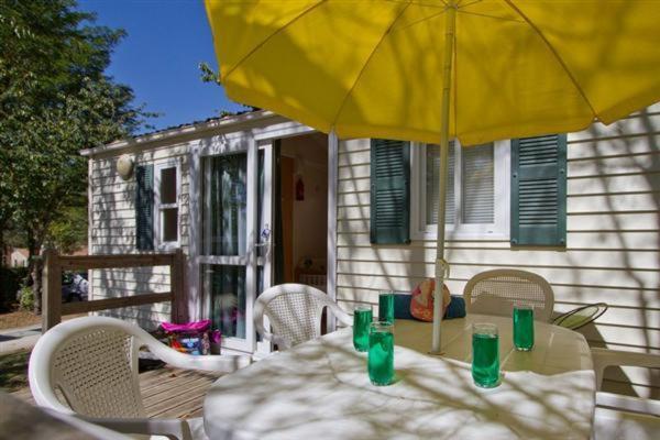 Camping Le Pressoir Petit-Palais-et-Cornemps Ngoại thất bức ảnh