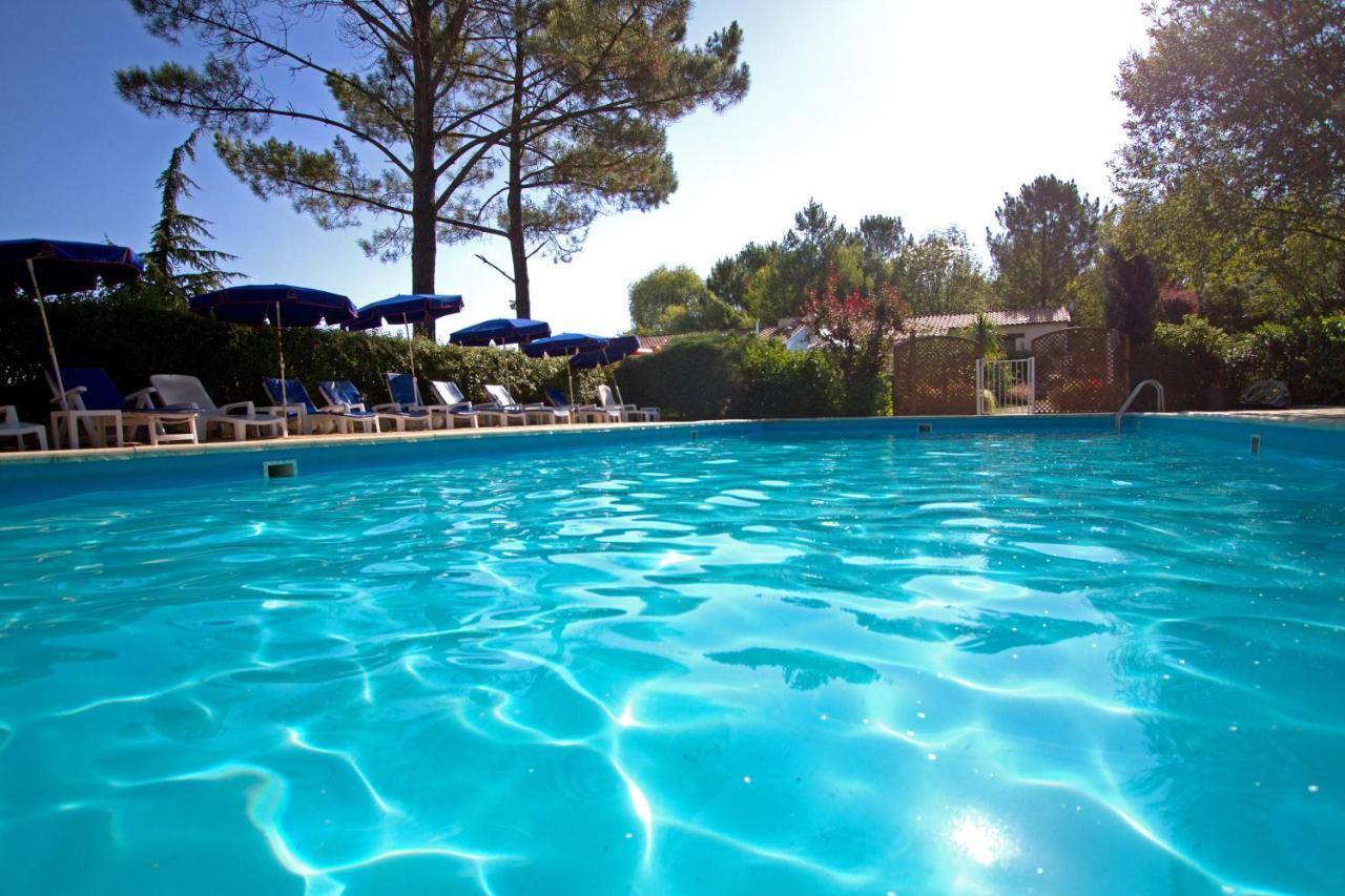 Camping Le Pressoir Petit-Palais-et-Cornemps Ngoại thất bức ảnh